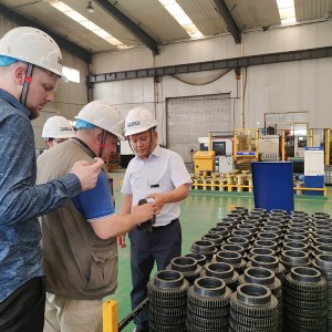 Russian customers come to visit the factory